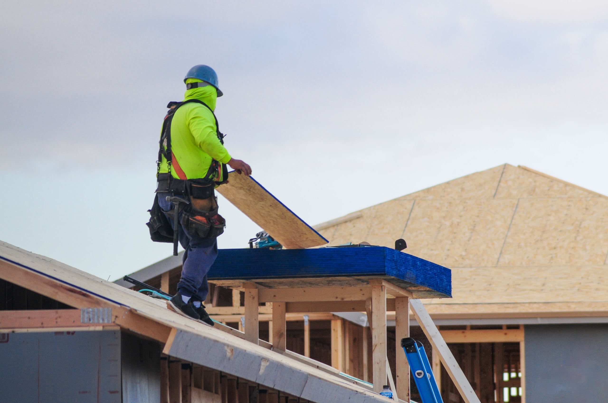 Experienced tradesmen working with a custom home builder Raleigh NC